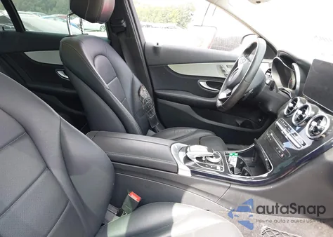 2015 Mercedes-Benz C 300 4Matic из США, поврежденный, VIN 55SWF4KB1FU024766